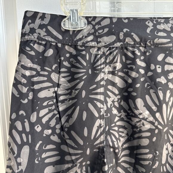 RipSkirt Hawaiian Wrap Skirt Shibori Butterfly Black & Gray Length 1 Sz L NWT - Picture 3 of 10